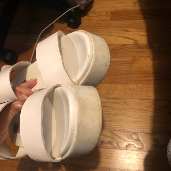 Steve Madden white platform sandals - Picture 6 of 6